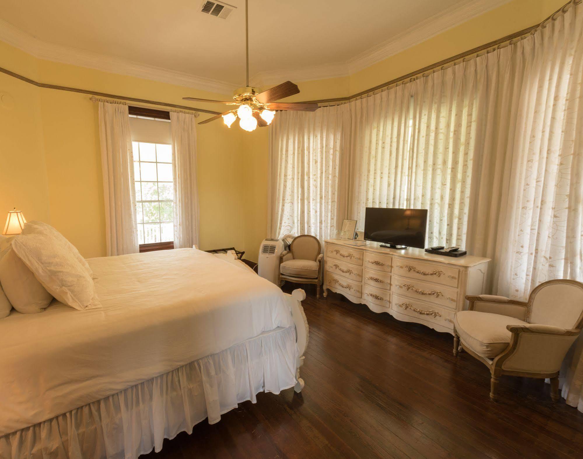 Mosheim Mansion Bed & Breakfast Seguin Bagian luar foto